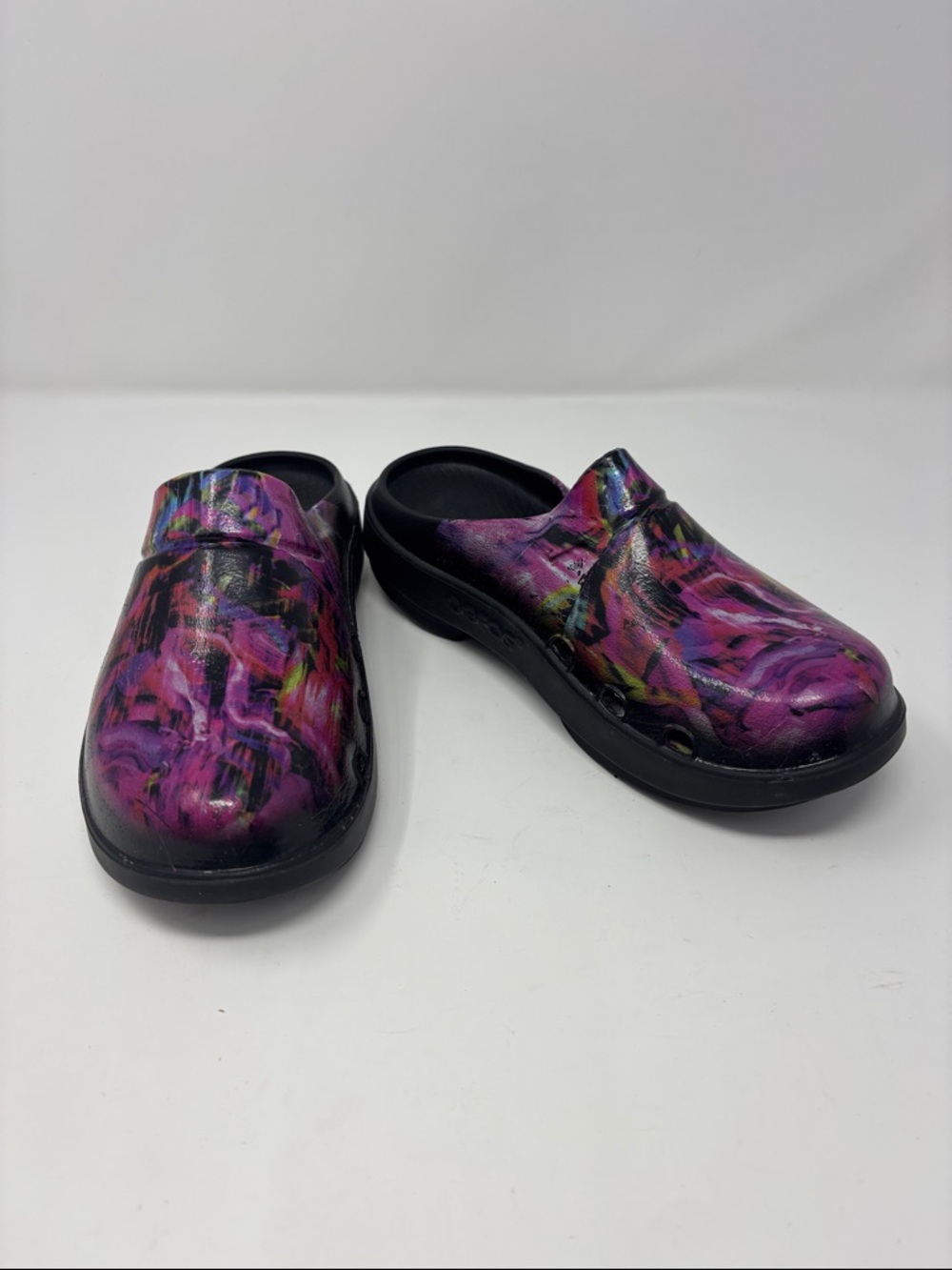 Oofos | 7 Paint-Splatter Purple Slip-On Clogs